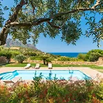 Azzurra Con Piscina Тертения