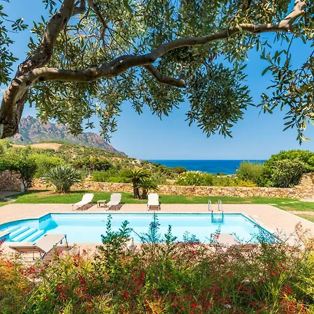 Azzurra Con Piscina Тертения