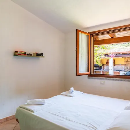 Azzurra Con Piscina Вилла